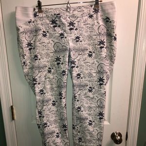 Old Navy Maternity Pixie Pants